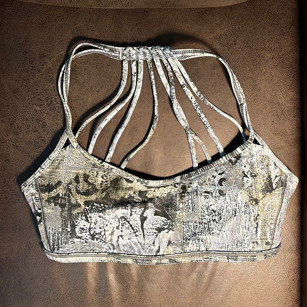 Lululemon sports bra